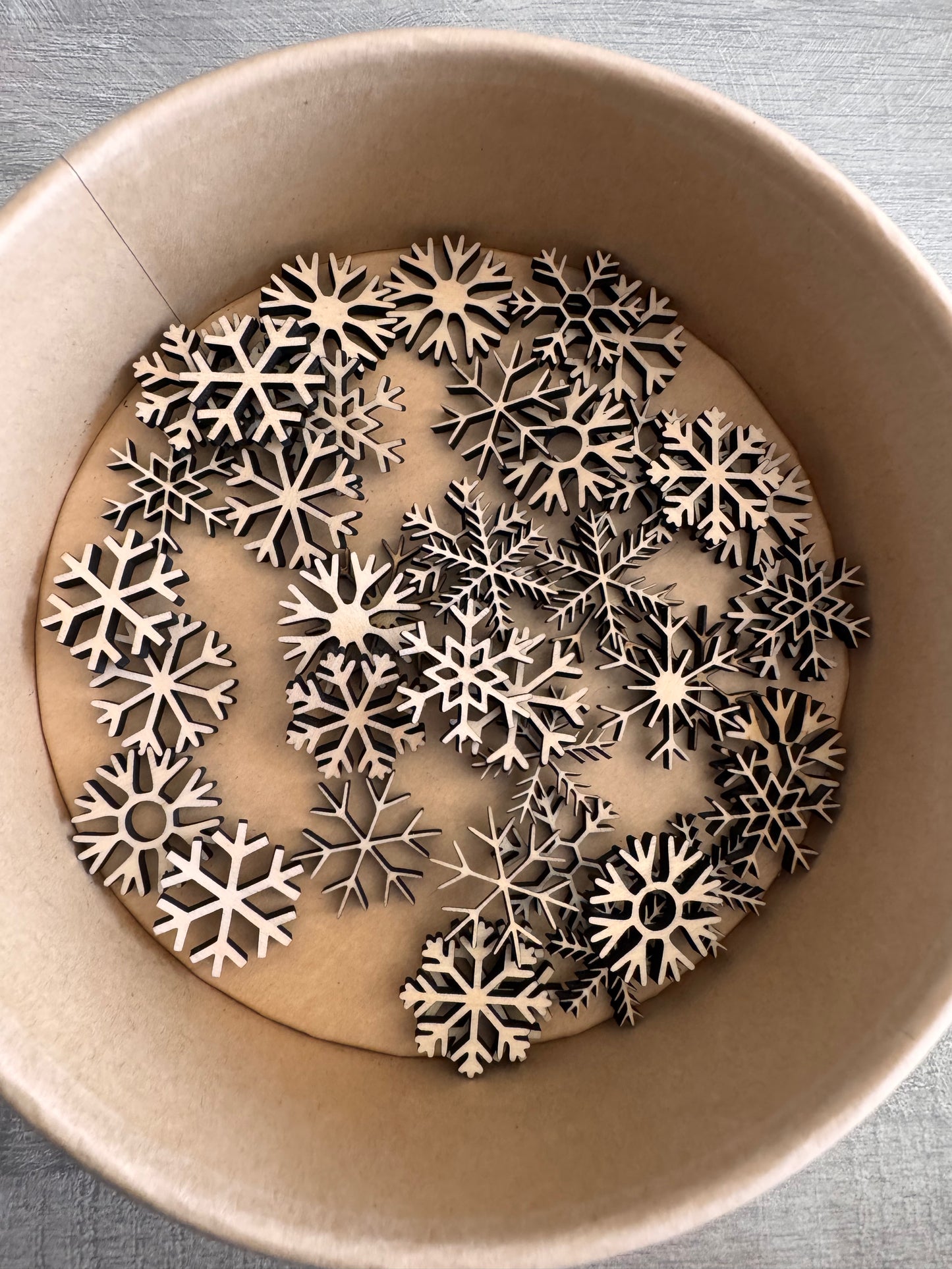 ❄️ Petit flocons en bois de tilleul, décoration de table ❄️