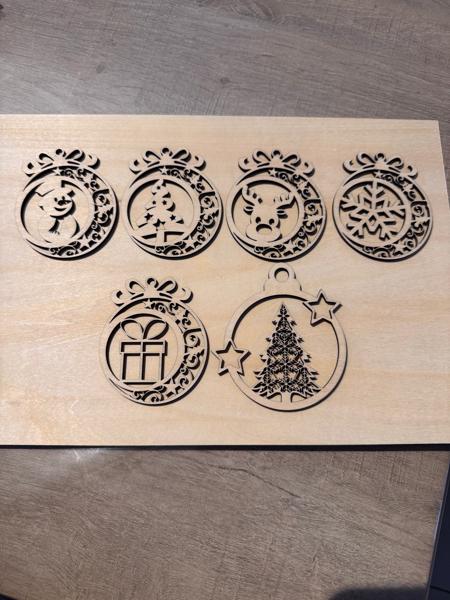 🎄 Lot de 6 boules de Noël en bois de tilleul – Undersun Design 🎄création artisanale